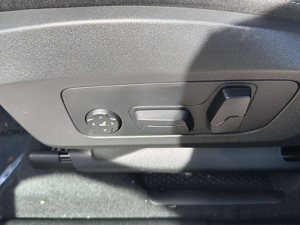 Used 2025 Silver BMW xDrive28i image 14