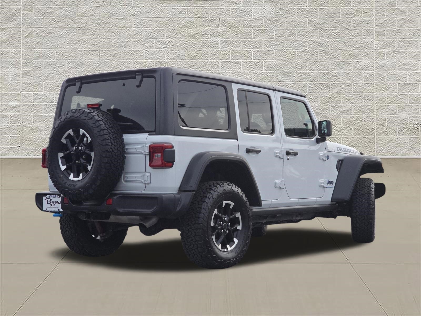 Used 2025 Bright White Clearcoat Jeep Rubicon image 7