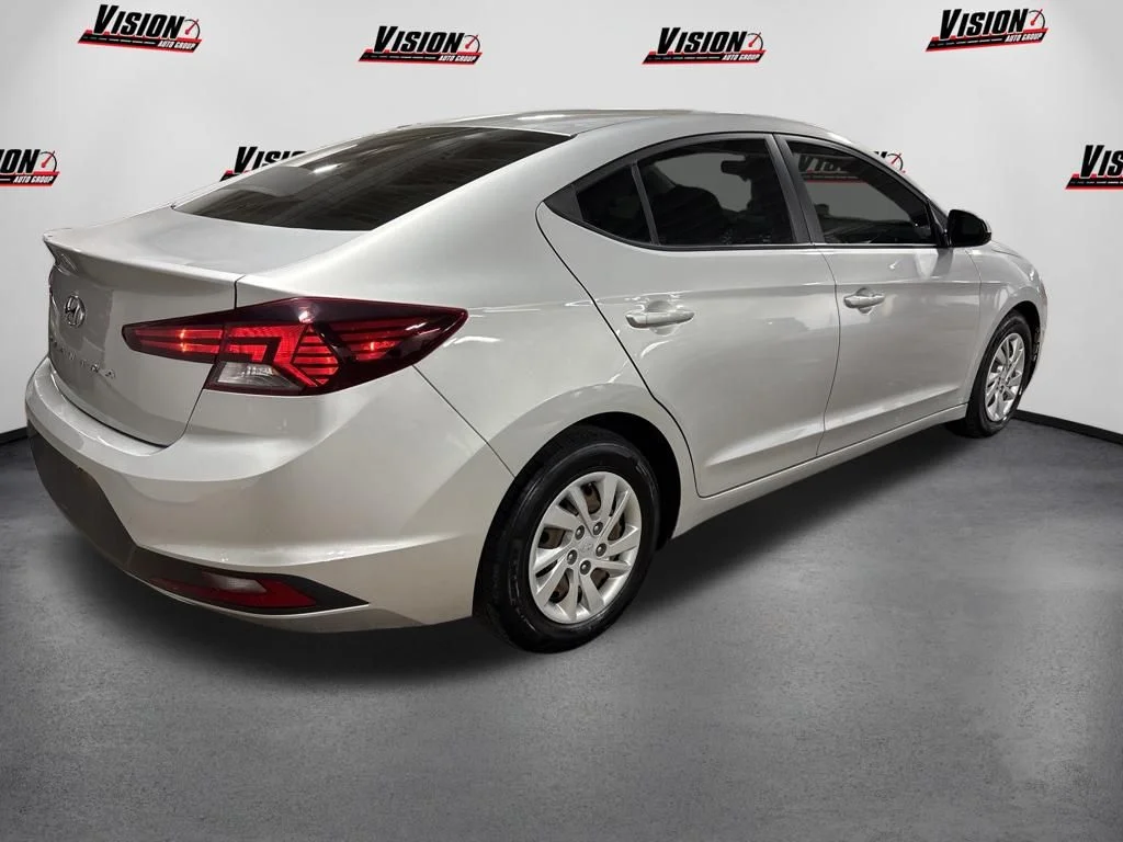 Used 2020 Silver Hyundai SE image 5
