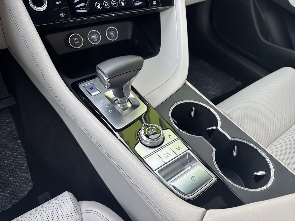 Used 2025 White Genesis 2.5T image 32