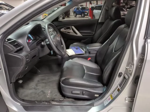 Used 2009 Silver Toyota SE image 13