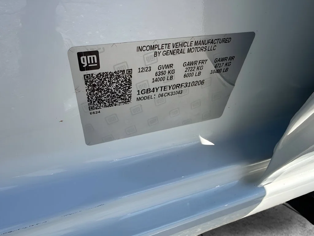 Used 2024 White Chevrolet LT image 32