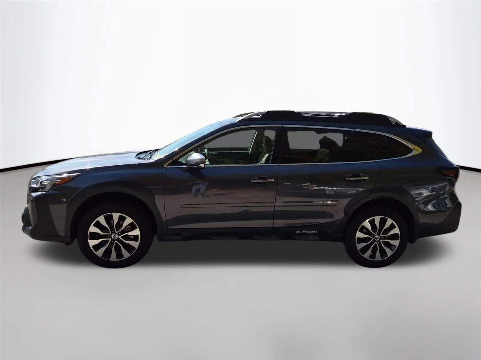 Used 2025  SUBARU TOUR image 2