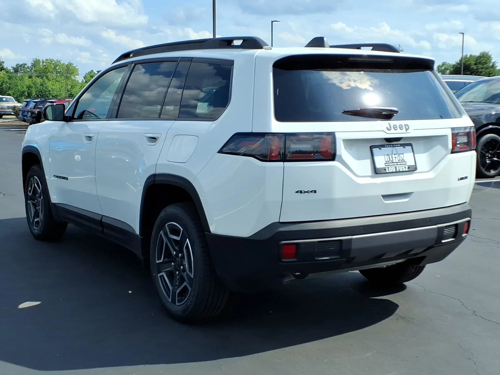 New 2026 Bright White Clear-Coat Exterior Paint Jeep Laredo image 4
