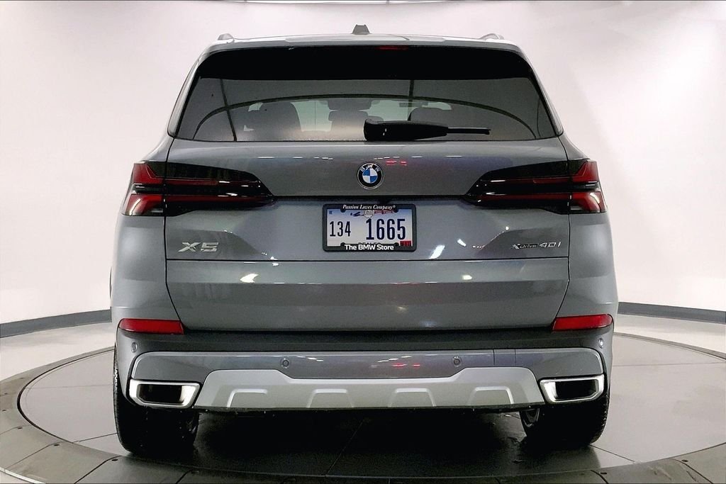 Used 2026 Skyscraper Grey Metallic BMW  image 3