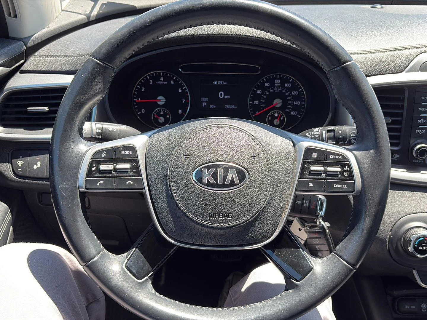 Used 2019 Snow White Pearl Kia S V6 image 15