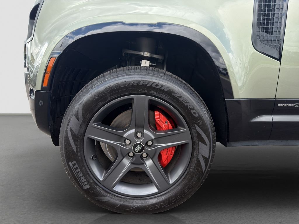 Used 2023  Land Rover X image 21