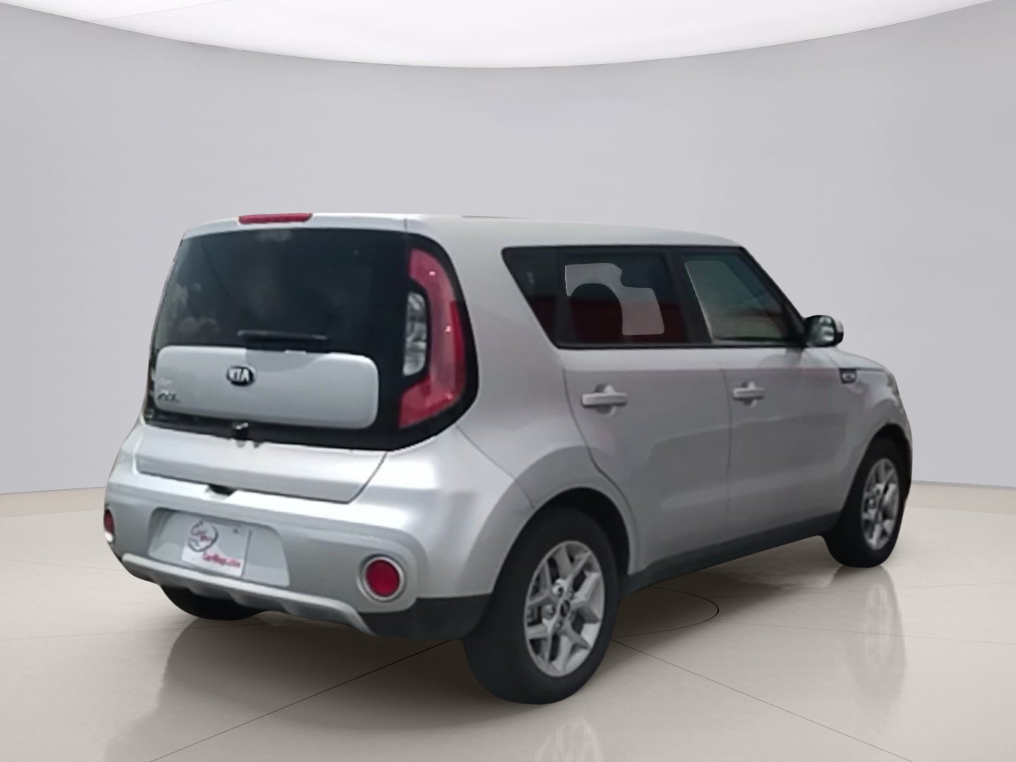 Used 2018 Silver Kia  image 5