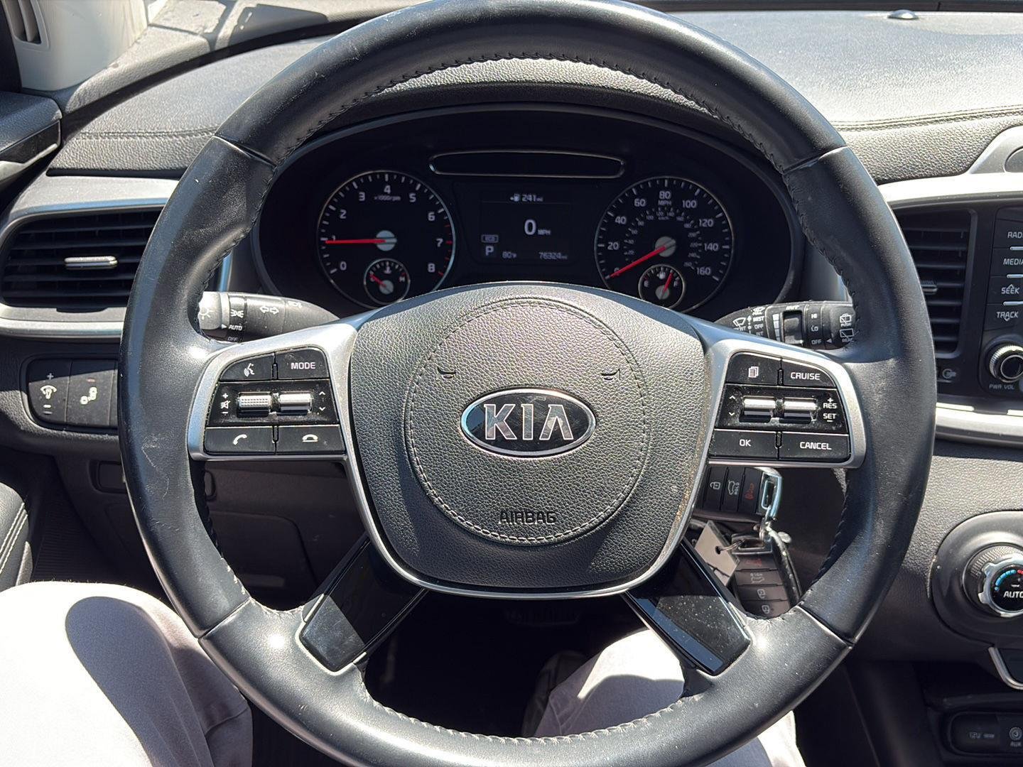 Used 2019 Snow White Pearl Kia S V6 image 15