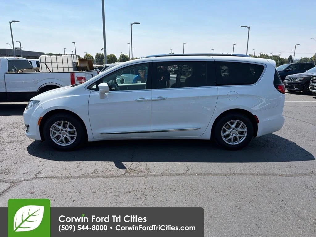 Used 2020 Bright White Clearcoat Chrysler Touring L image 12