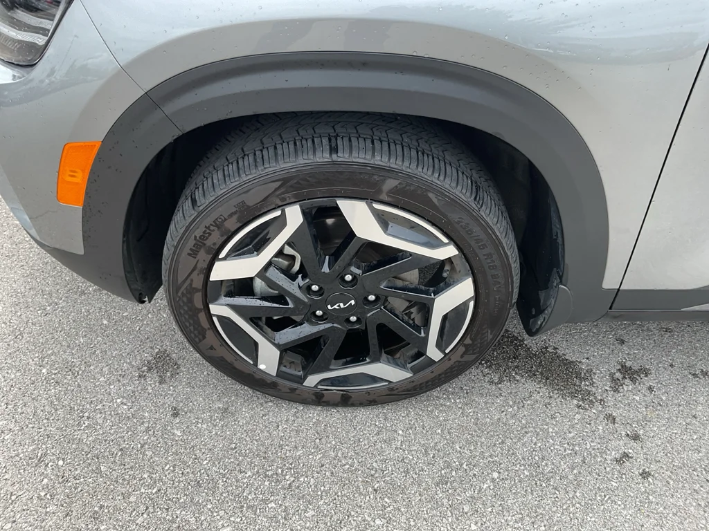 Certified Used 2024 Steel Gray Kia SX image 5
