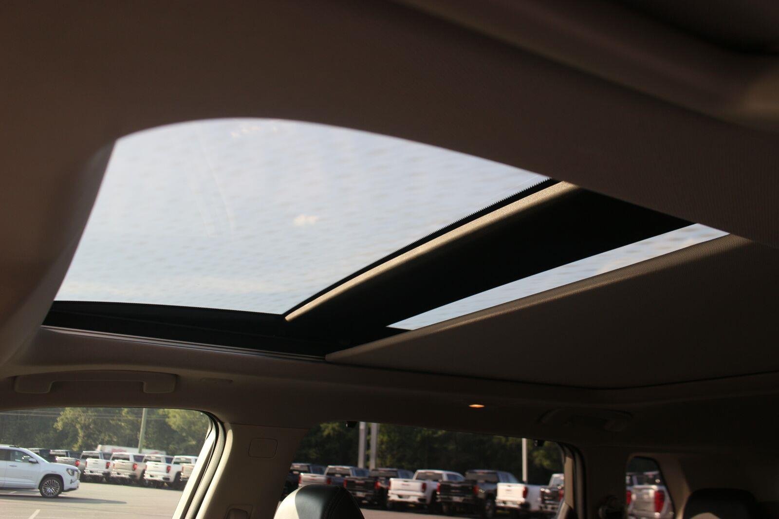 Used 2022 Gold Nissan Platinum image 34
