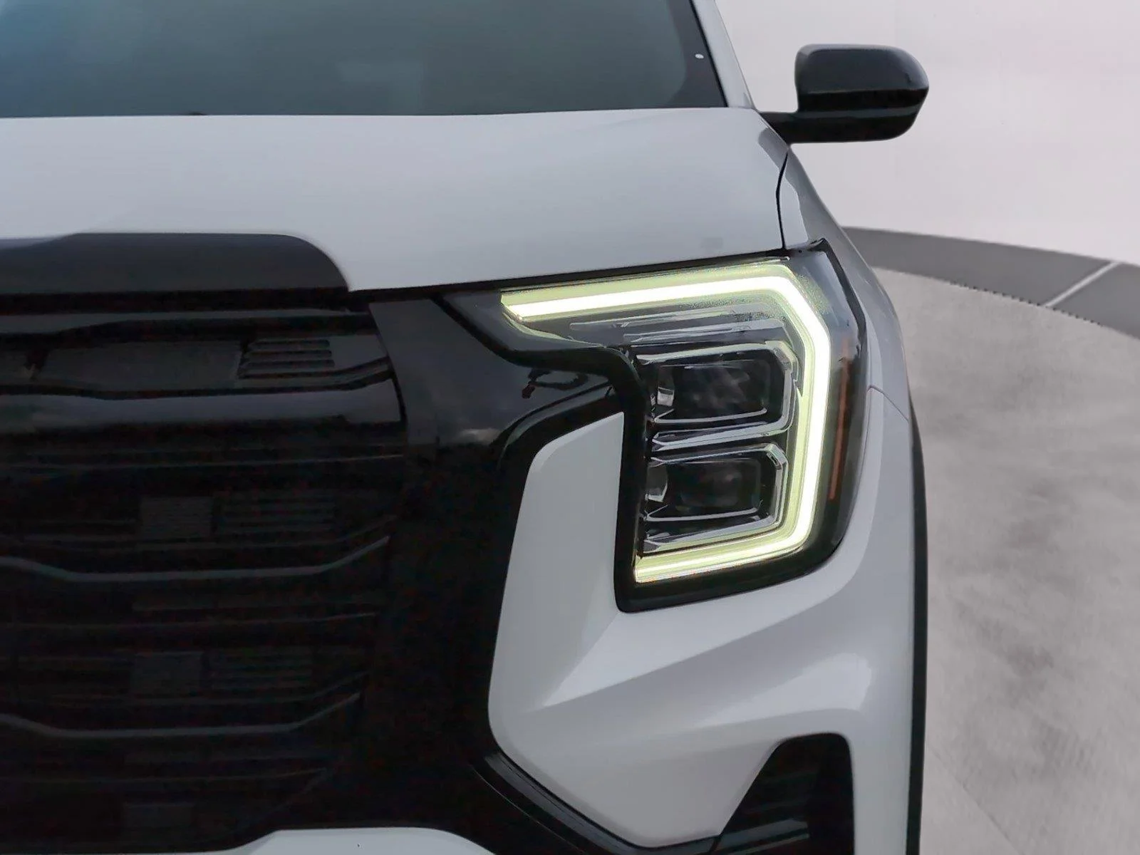 New 2026 Summit White GMC Elevation image 28