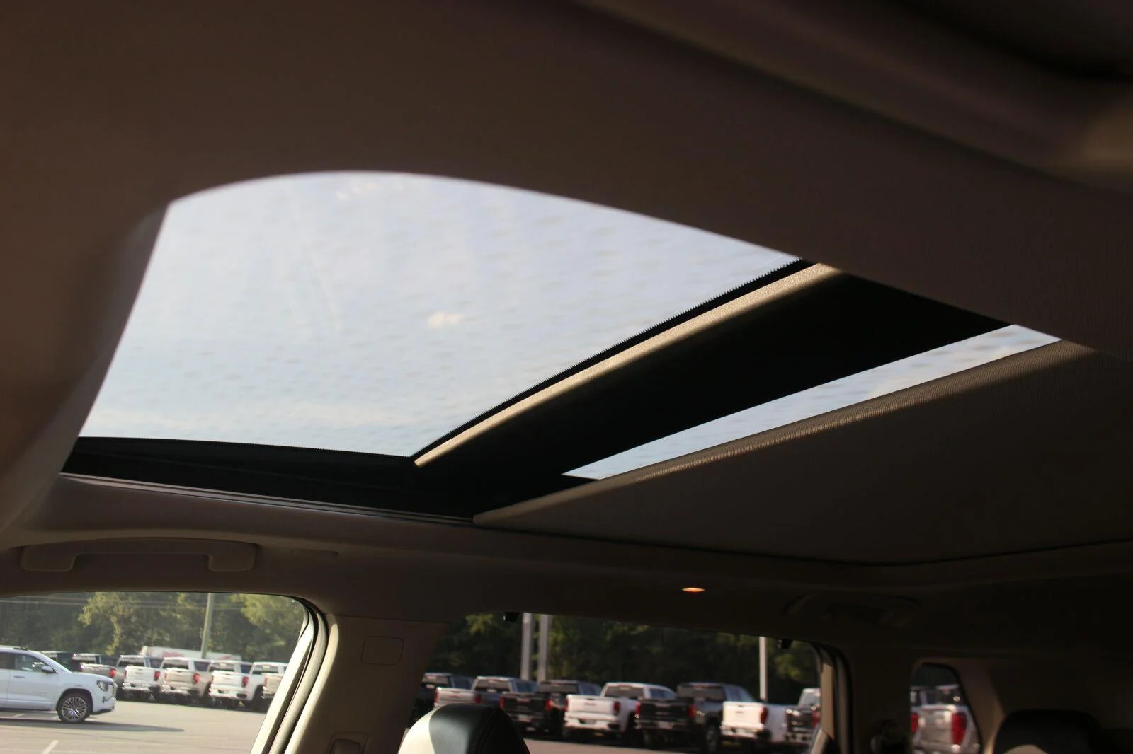 Used 2022 Gold Nissan Platinum image 34