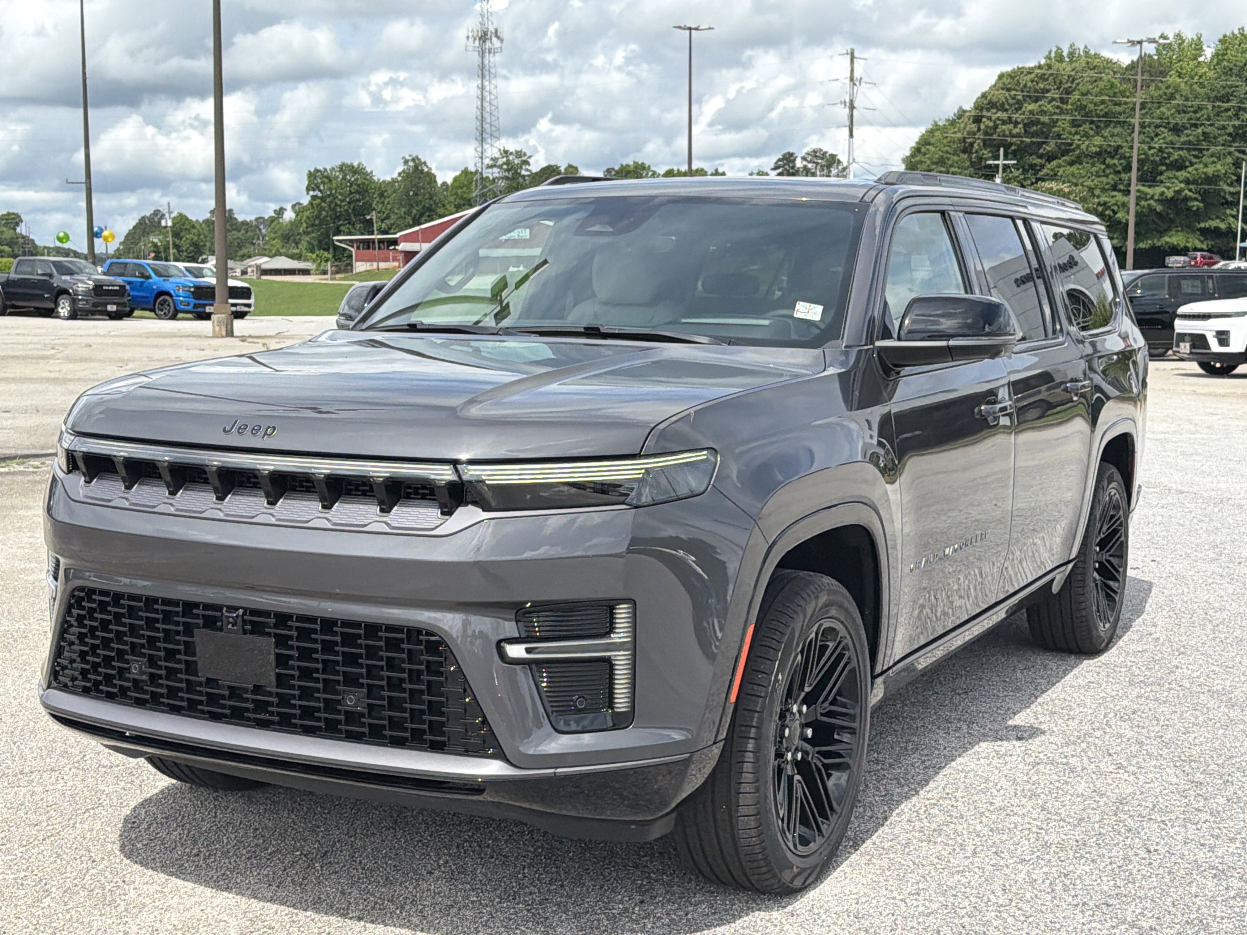 New 2026 Baltic-Gray Metallic Clear-Coat Exterior Paint Jeep Limited Reserve image 4
