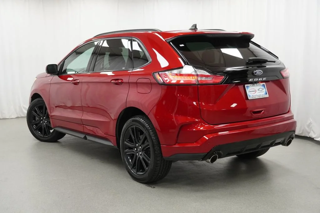Used 2021 Rapid Red Ford SEL image 4