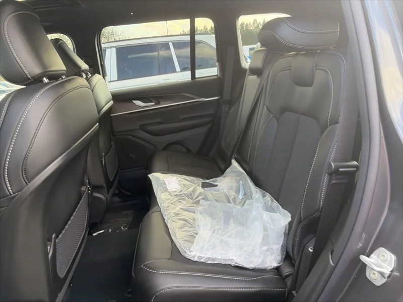 2026 Jeep Grand Cherokee Laredo - Photo 11