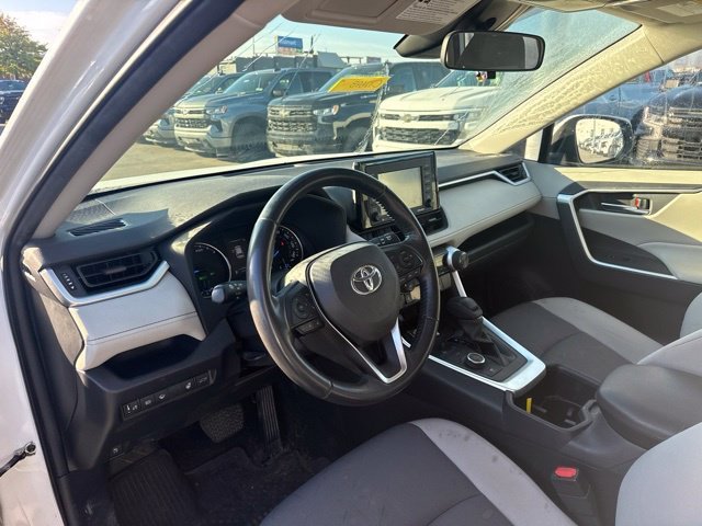 Used 2022 White Toyota XLE image 11