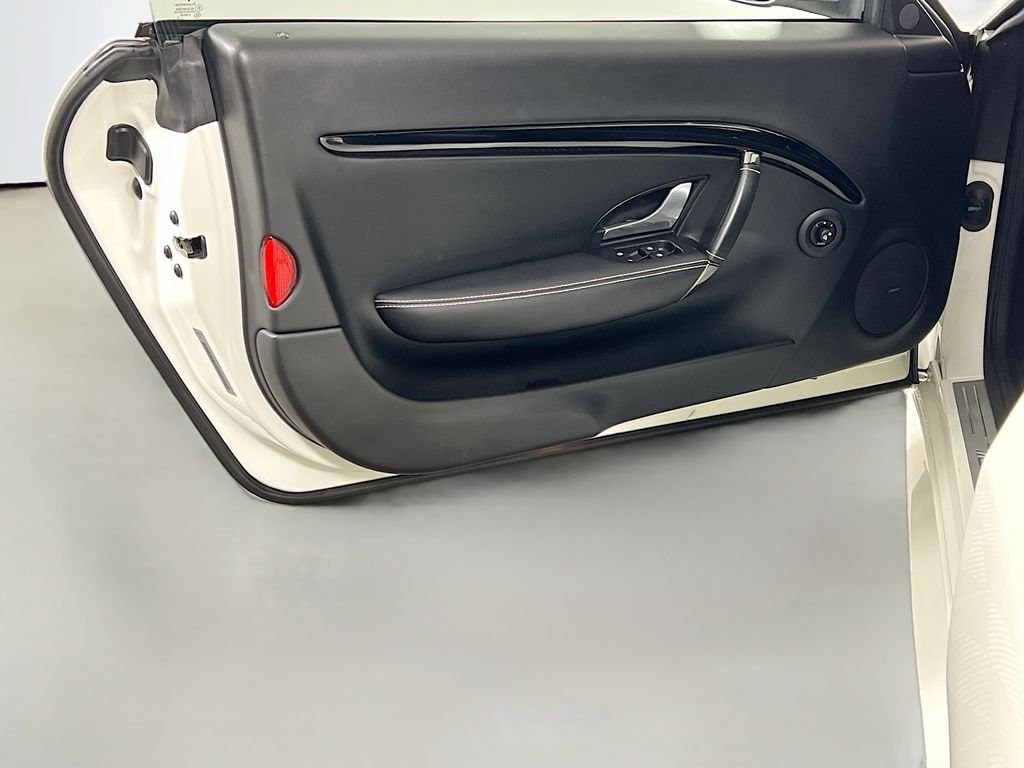 Used 2016 White Maserati Sport image 17