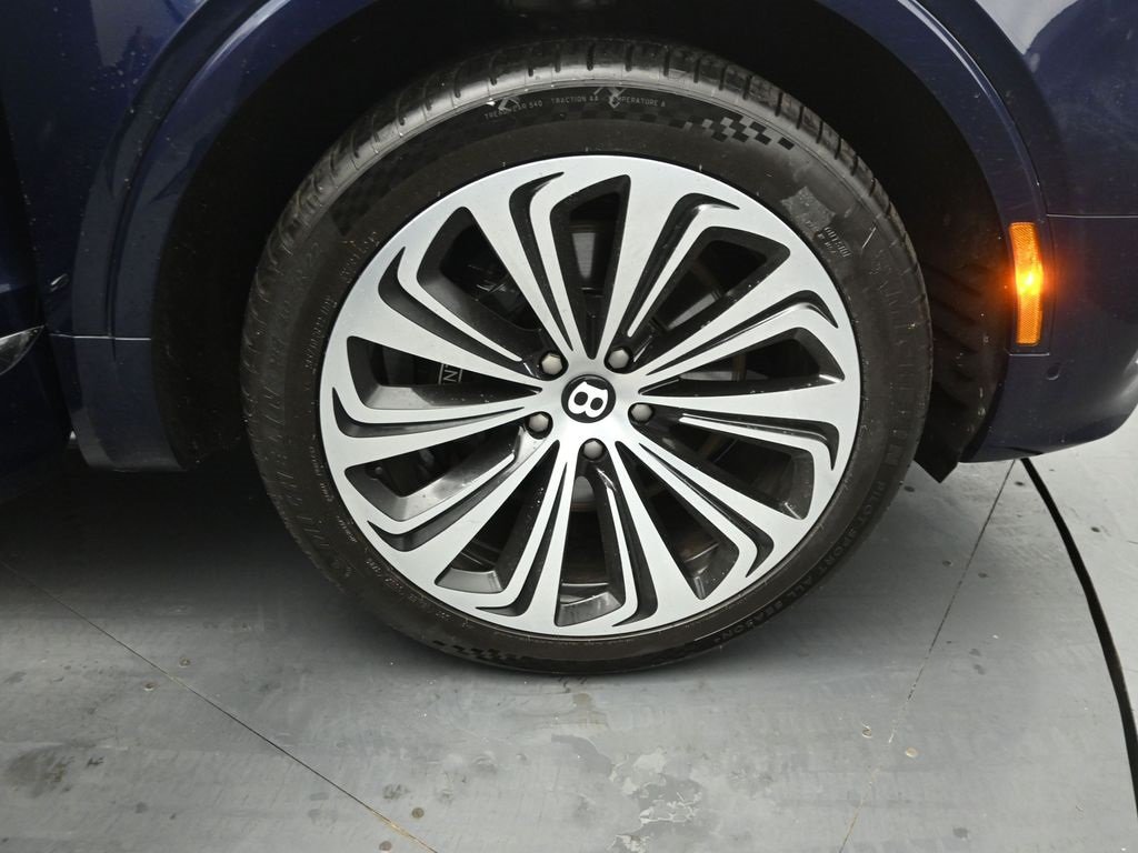 2021 BENTLEY BENTAYGA - Image 29