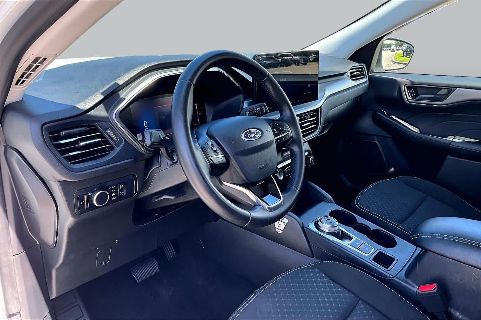 Used 2023 Oxford White Ford Active image 16