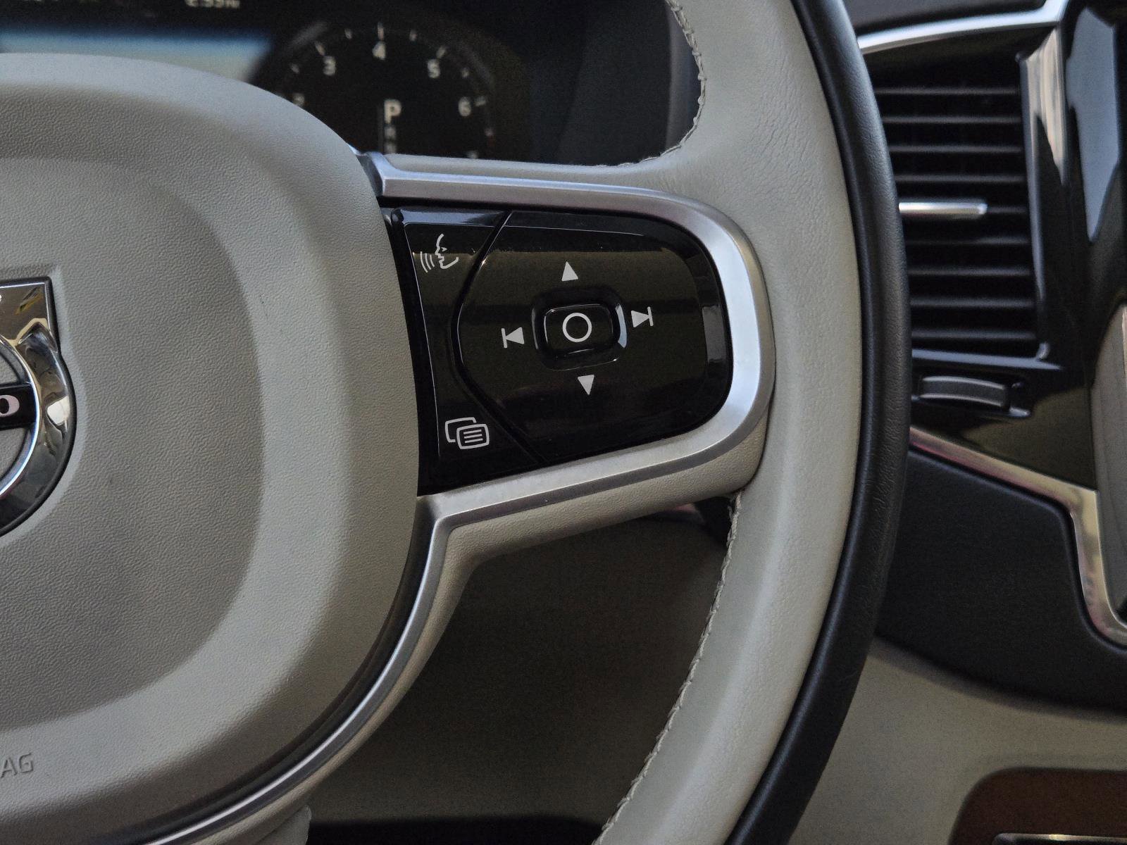 Used 2019 Crystal White Pearl Volvo Inscription image 17