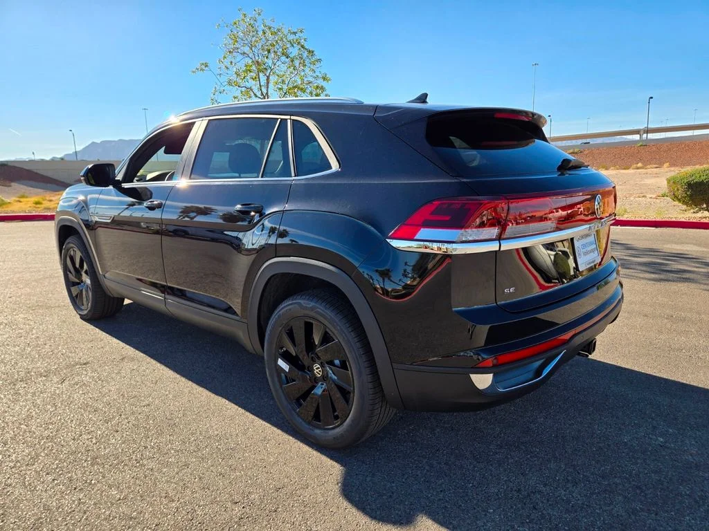 New 2026 Black Volkswagen 2.0T SE w/Technology image 3