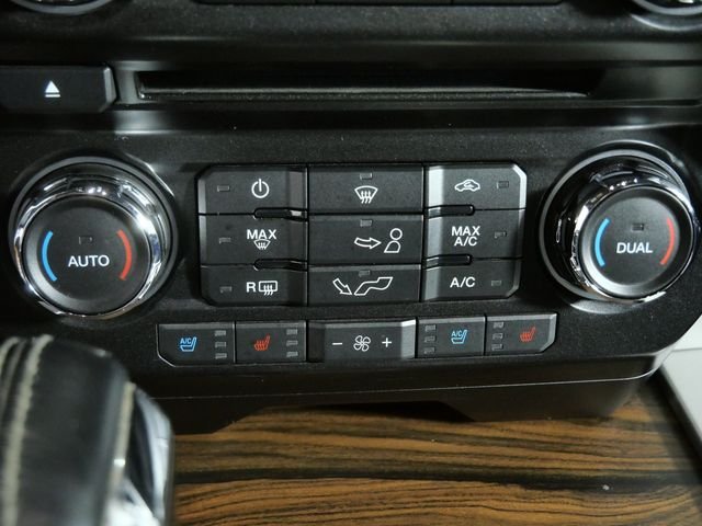Used 2015  Ford Lariat image 24