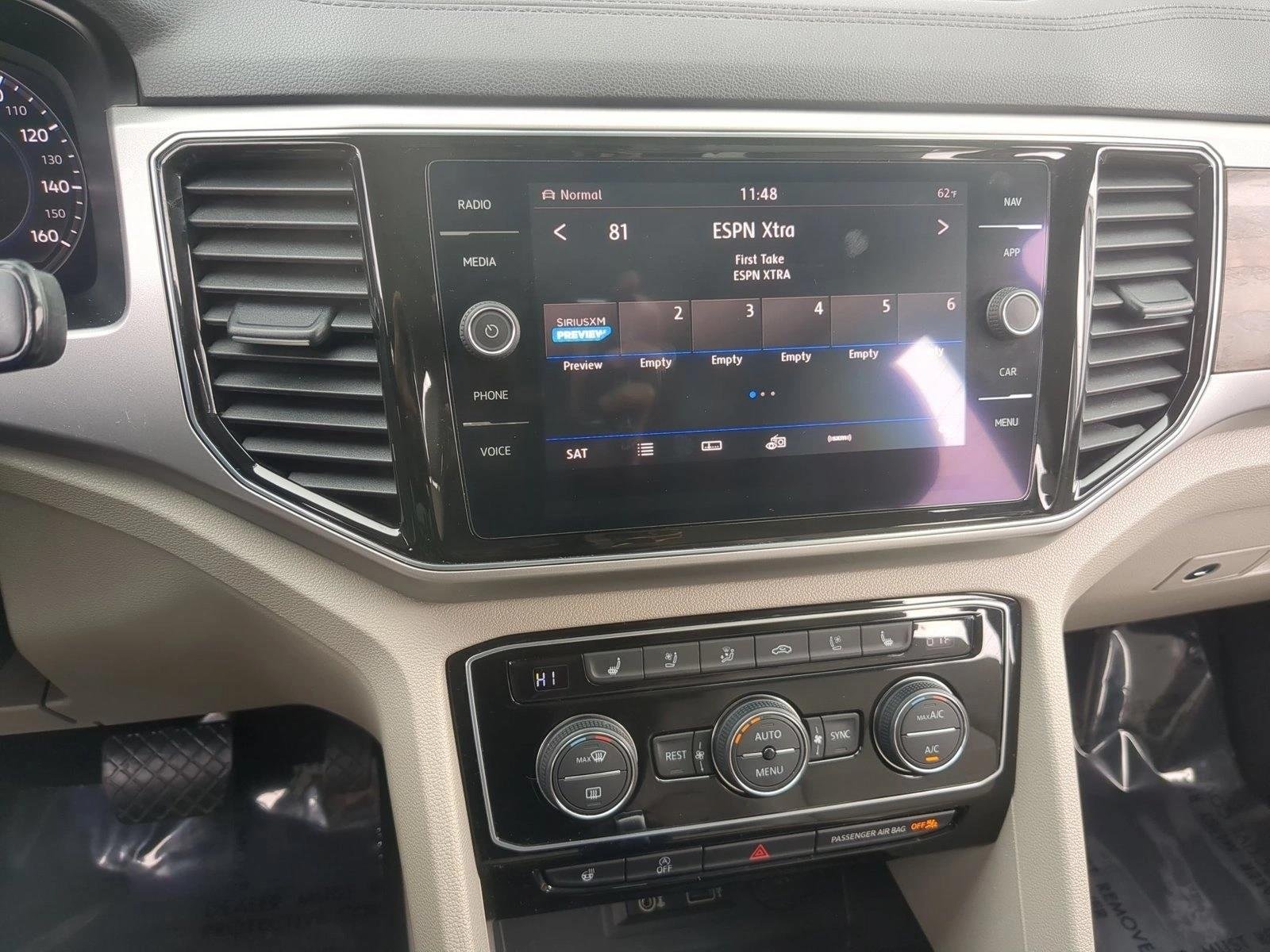 Used 2018 Pure White Volkswagen 3.6L V6 SEL Premium image 15