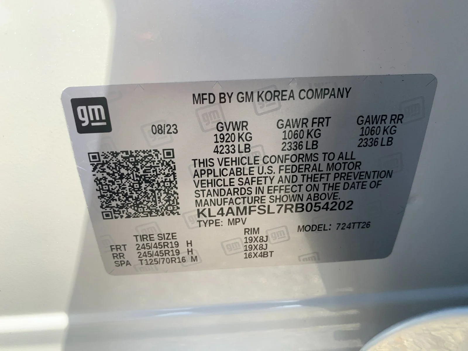 Used 2024 White Frost Tricoat Buick Avenir image 32
