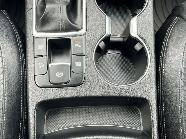 Used 2022 White Kia EX image 26