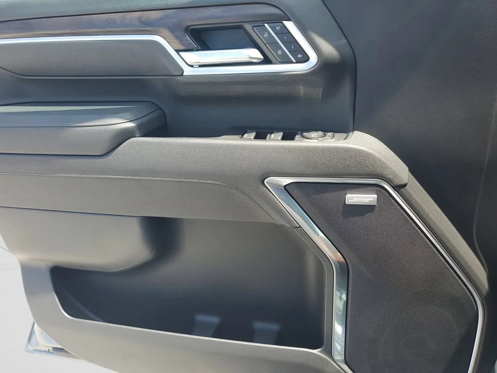 Certified Used 2025 Sterling Metallic GMC SLT image 22