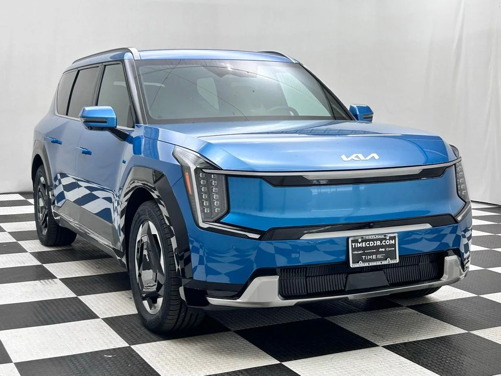 Used 2024 Blue Kia Land image 2