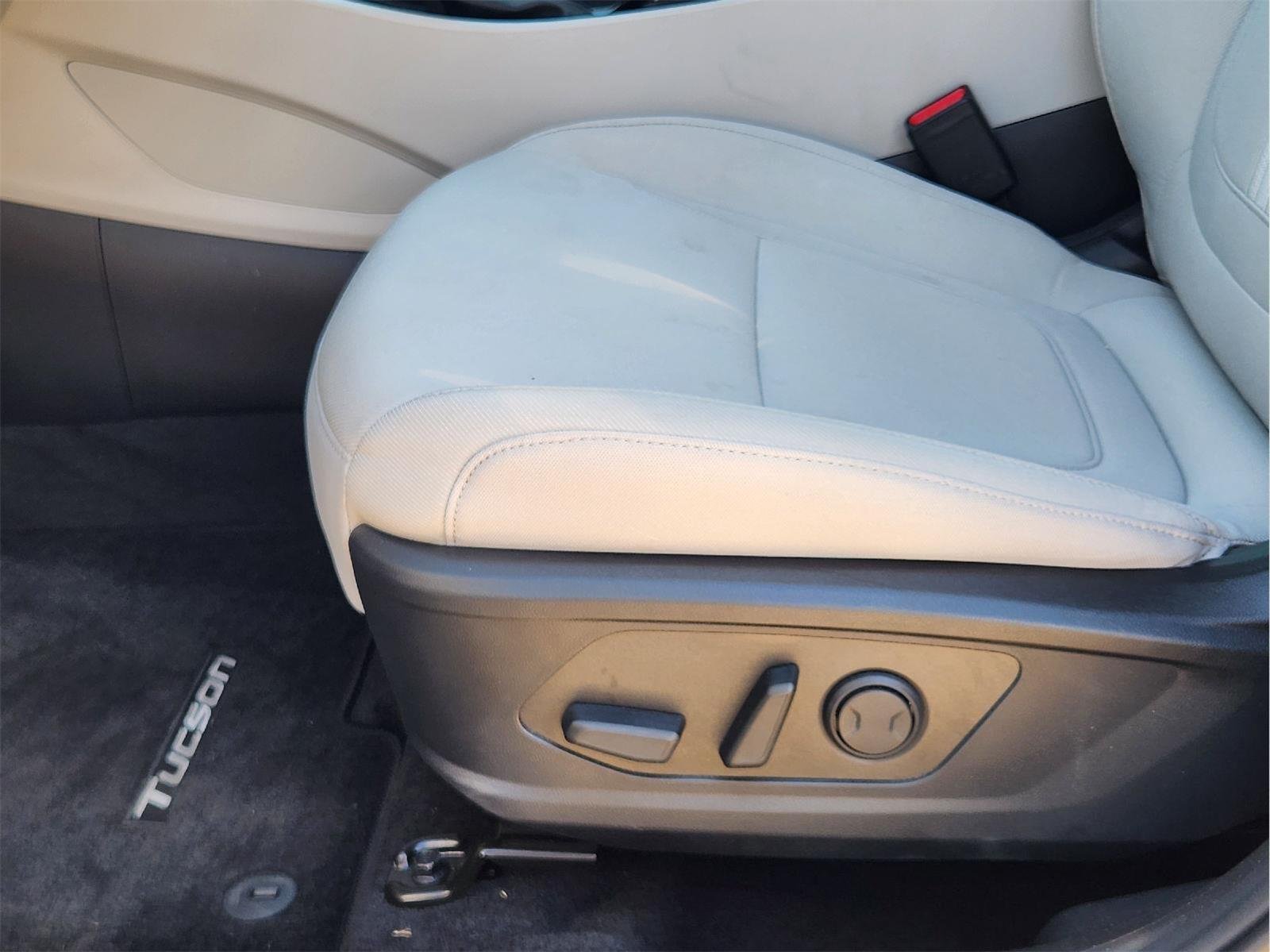 Used 2025 Shimmering Silver Hyundai SEL image 23