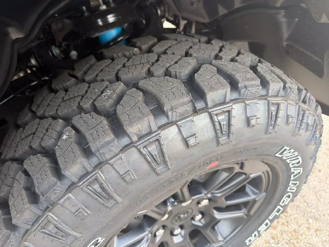 New 2027 Diamond Black Crystal Pearl-Coat Exterior Paint RAM Rebel image 11