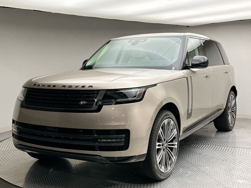 Used 2024  Land Rover SE image 1