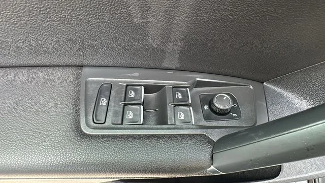 Used 2018 Gray Volkswagen 2.0T SE image 22