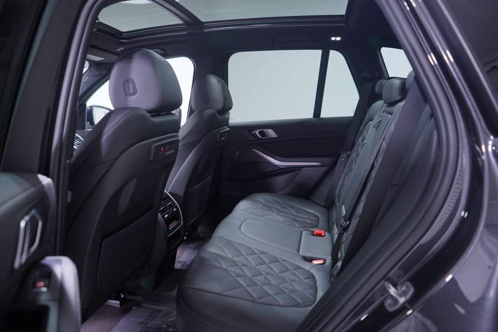Used 2023 Dark Graphite BMW xDrive40i image 9