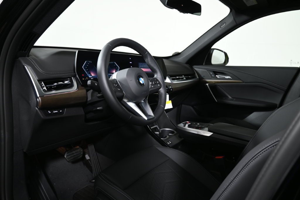 Used 2026 Black BMW xDrive28i image 15