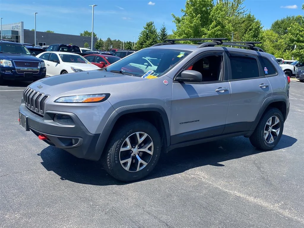 Used 2018 Billet Silver Metallic Clearcoat Jeep Trailhawk image 6