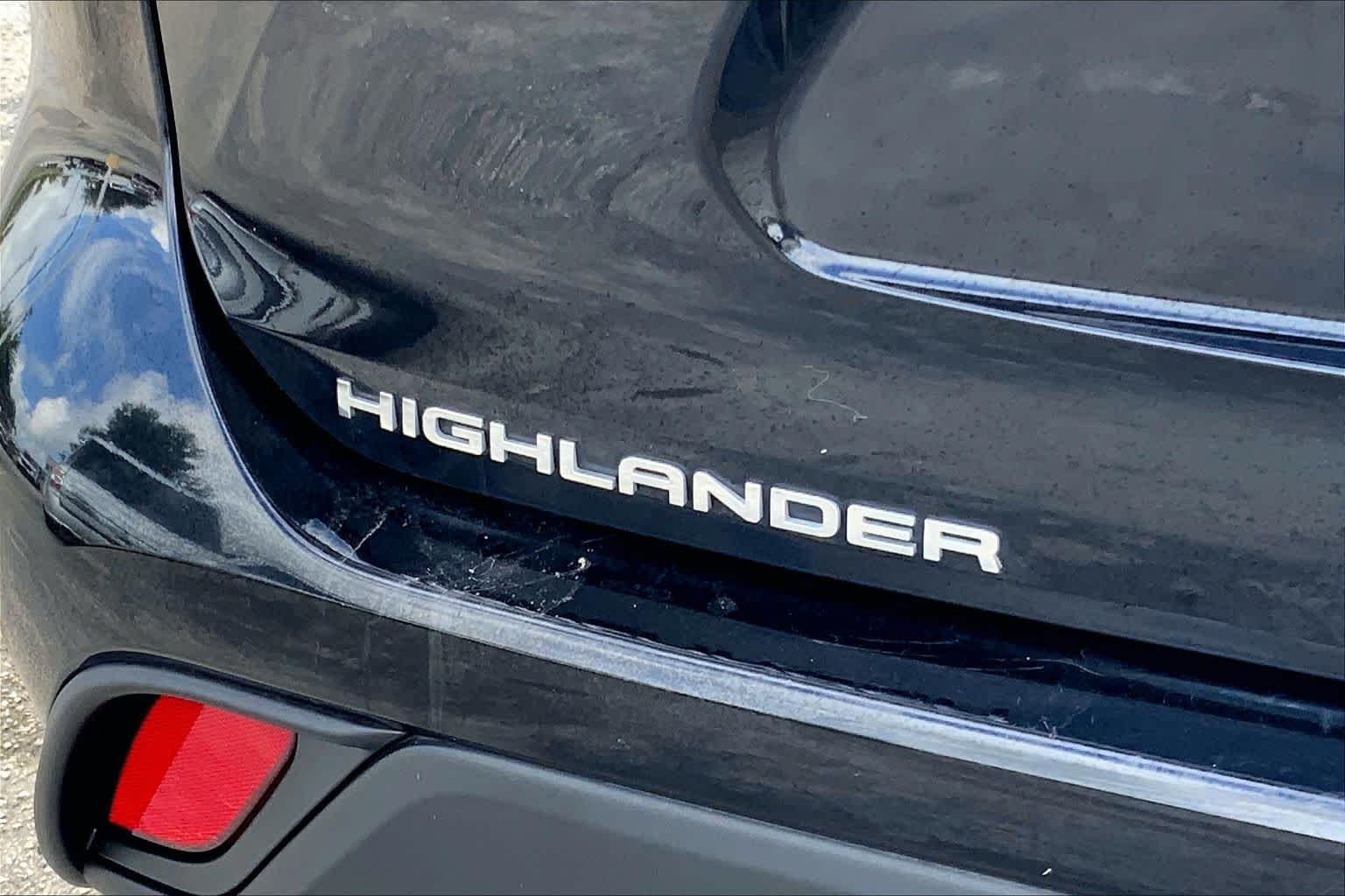 Used 2020 Midnight Black Metallic Toyota XLE image 28