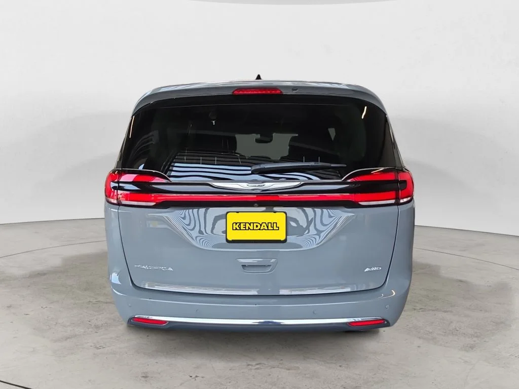 Used 2023 White Chrysler Touring L image 6