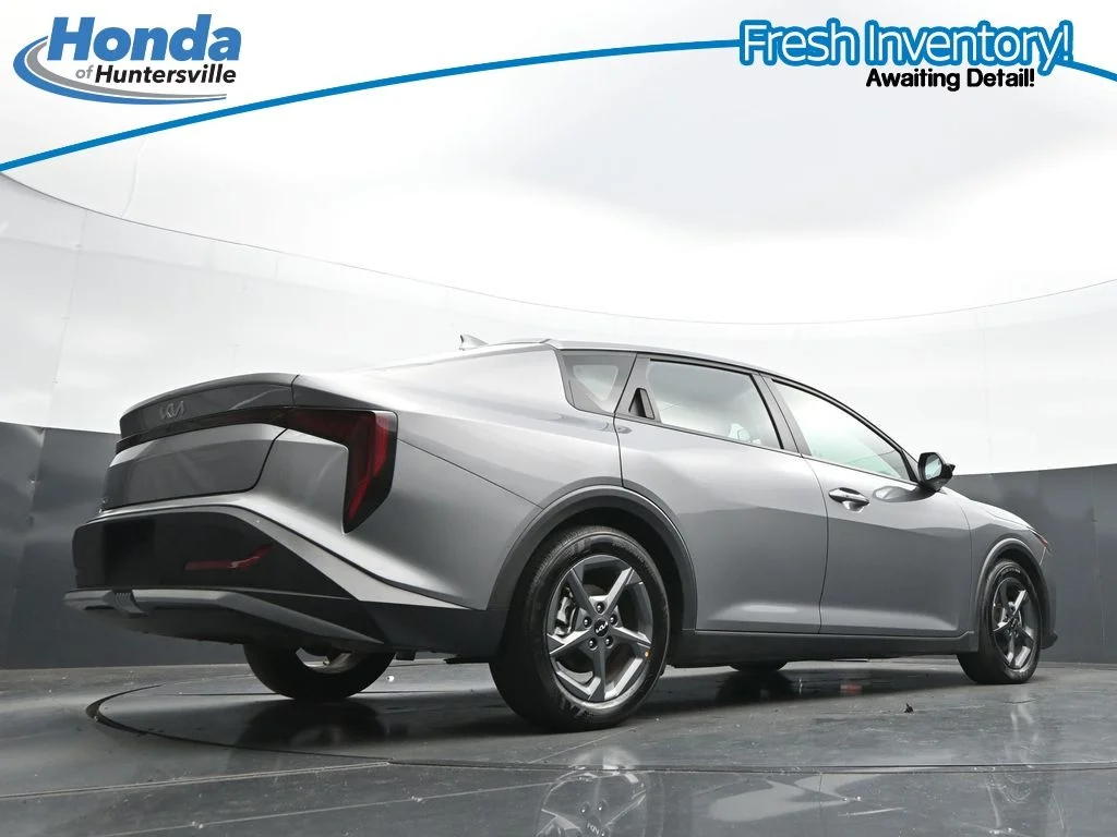 2025 Kia K4 LXS - Photo 32
