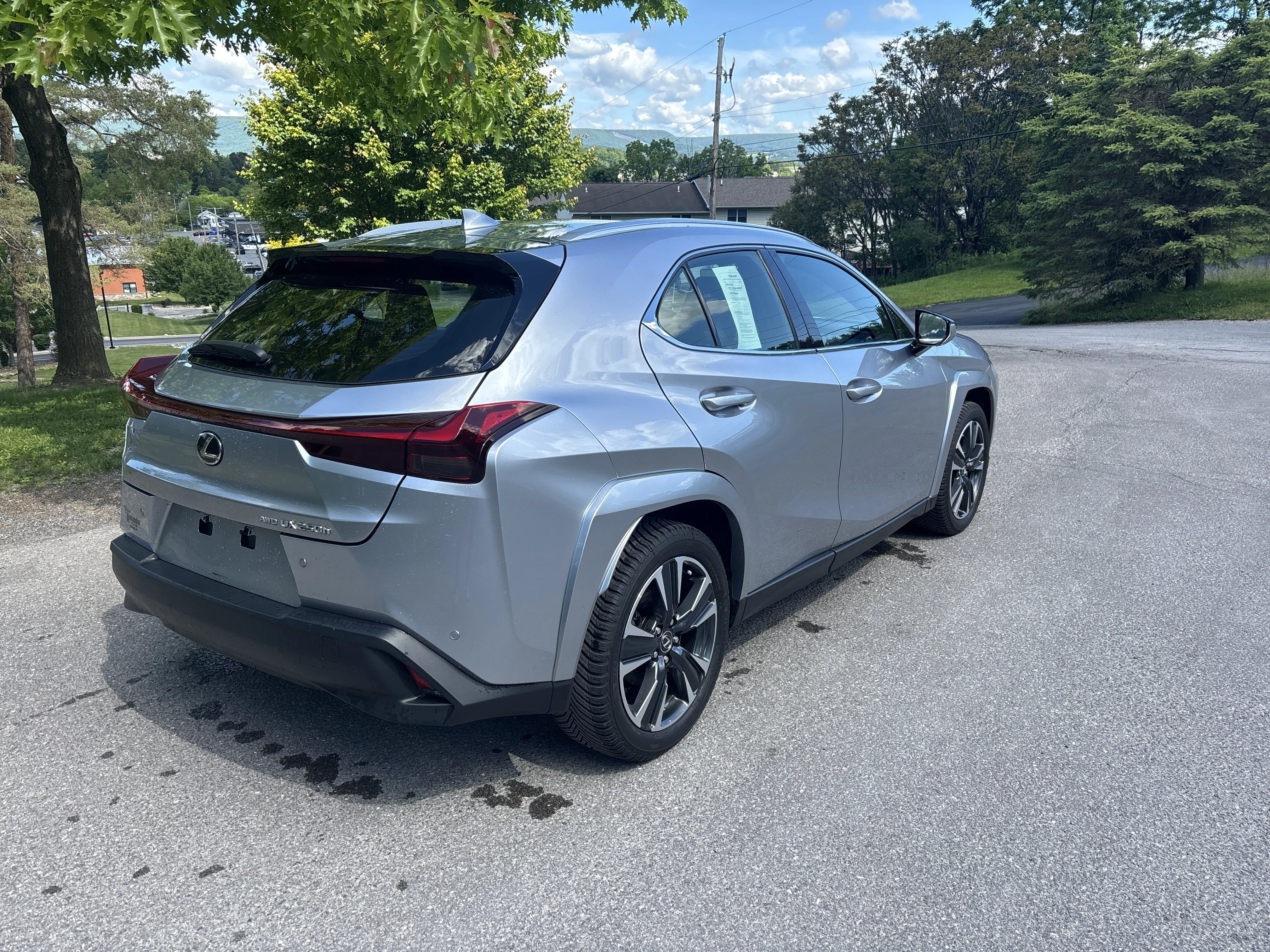 Used 2024 Iridium Lexus UX 250h Premium image 3