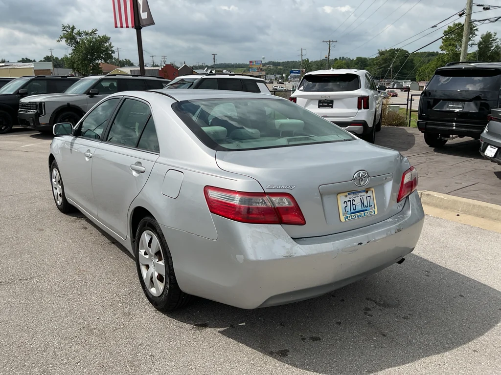 Used 2007 Titanium Metallic Toyota LE image 6