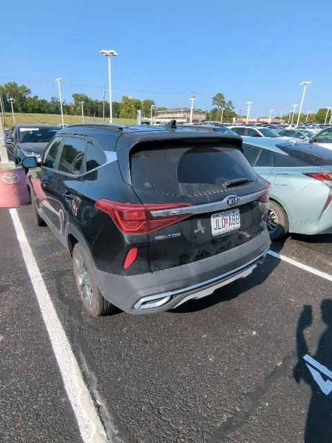 Used 2021 Black Kia S image 8