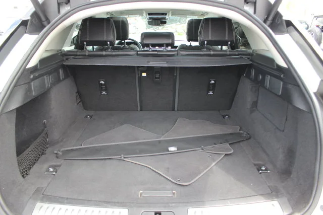 Used 2022 White Land Rover S image 23
