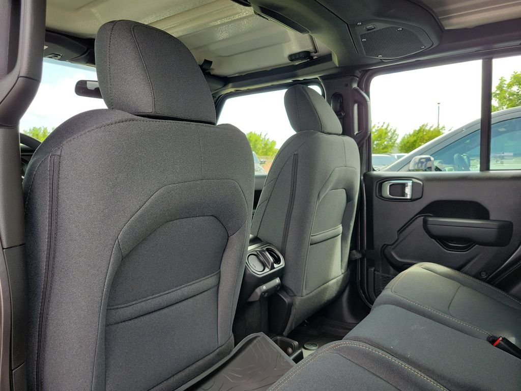 New 2026 Granite Crystal Metallic Clearcoat Jeep Sport image 14