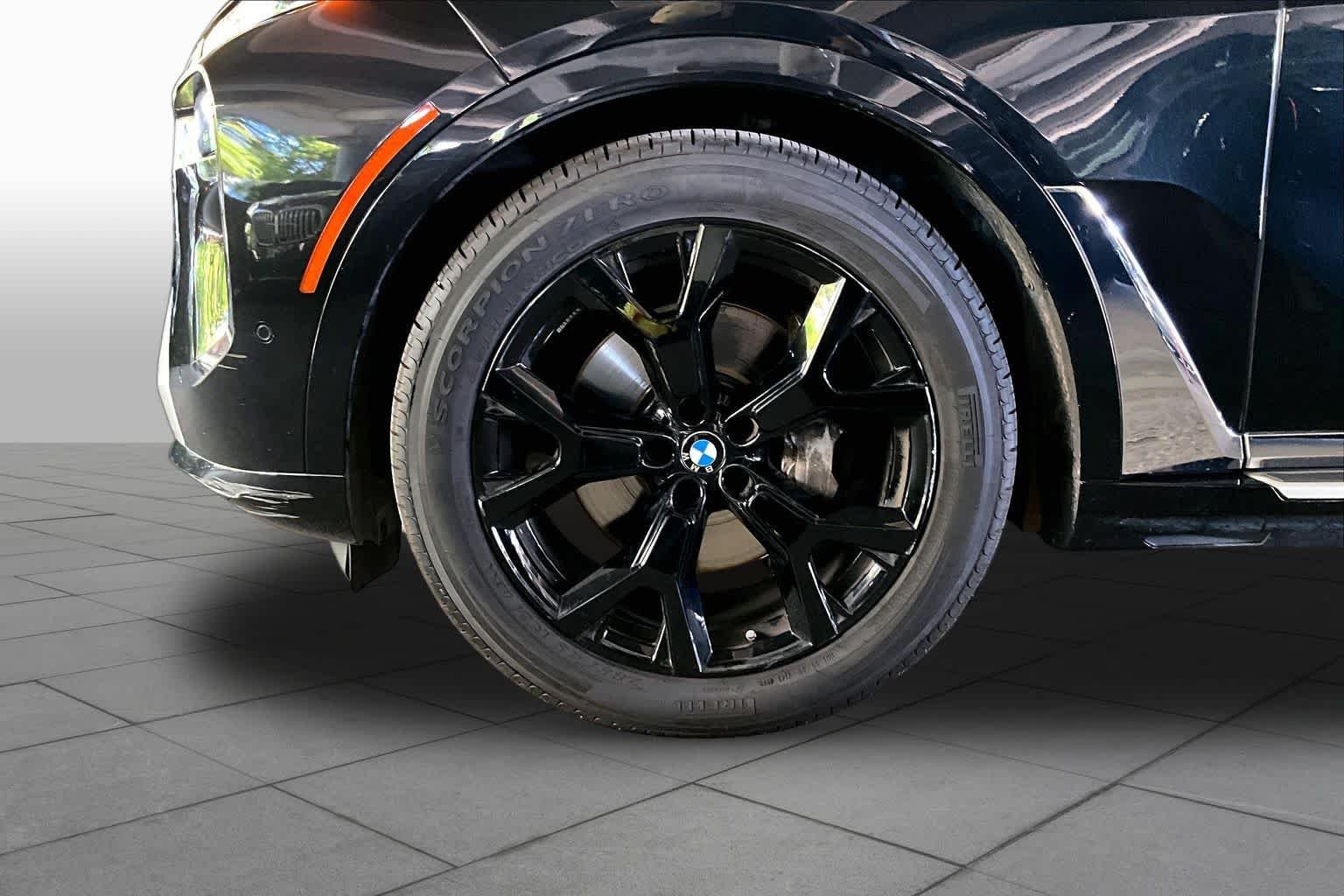 Used 2025 Black Sapphire Metallic BMW xDrive40i image 10