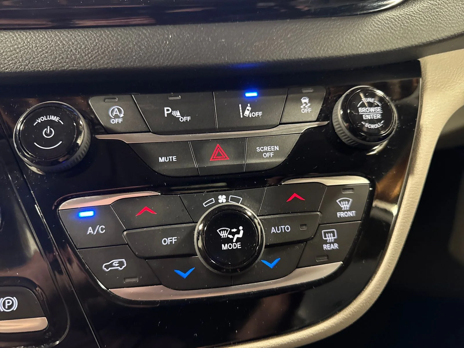Used 2023 Brilliant Black Crystal Pearlcoat Chrysler Touring L image 23